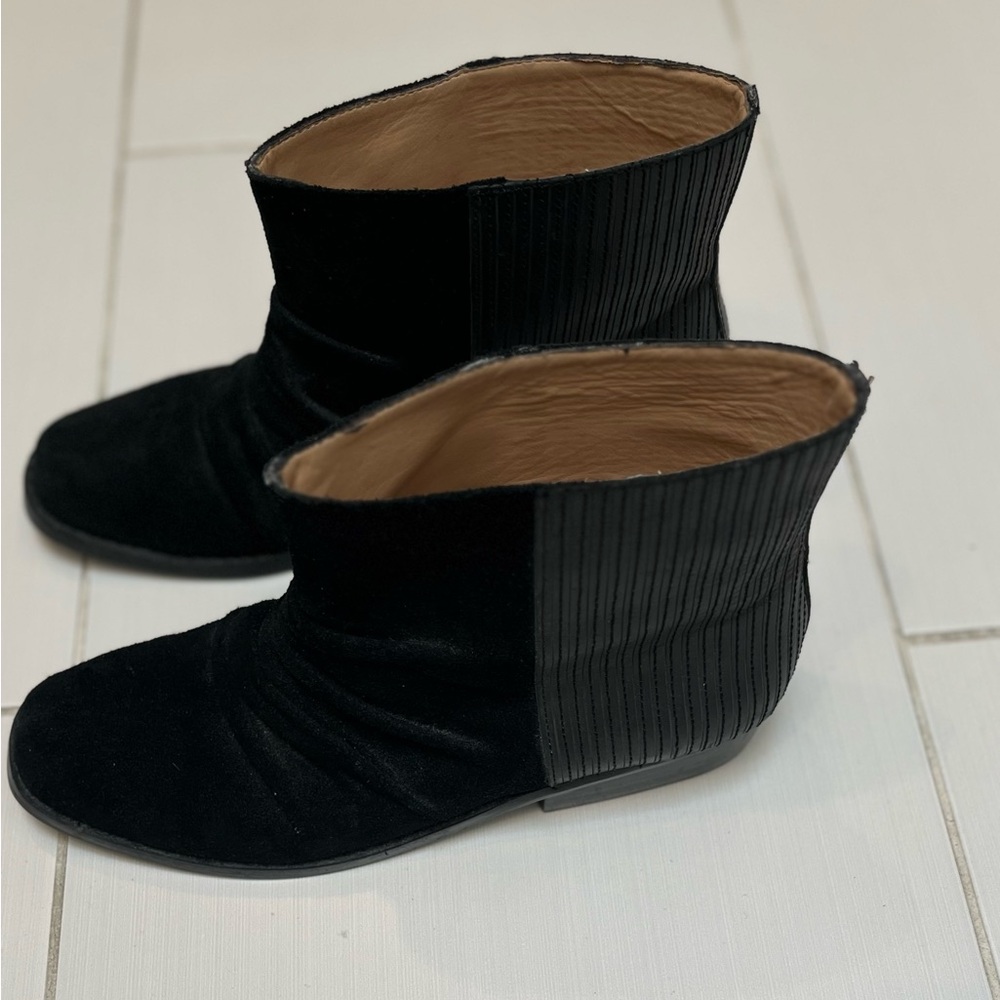 Joe's Jeans 7.5 Black Suede and Leather Ankle Booties with Minimalist Design